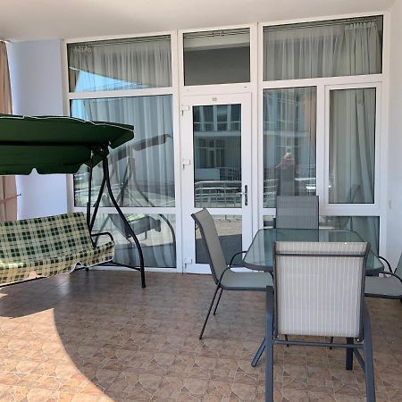 Апартаменты Town-House Golden Bugaz Каролино-Бугаз Экстерьер фото