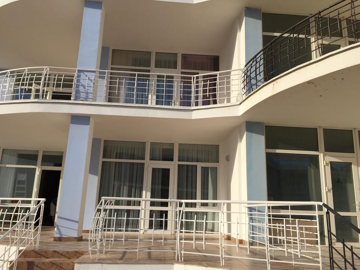 Апартаменты Town-House Golden Bugaz Каролино-Бугаз Экстерьер фото